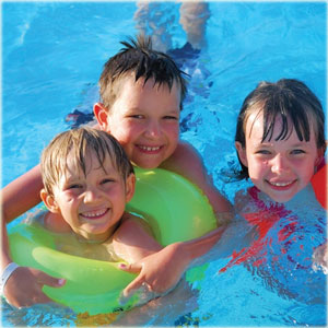 Польза плавания в бассейне для детей