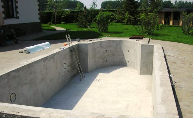 Строительство стационарных бассейнов из бетона